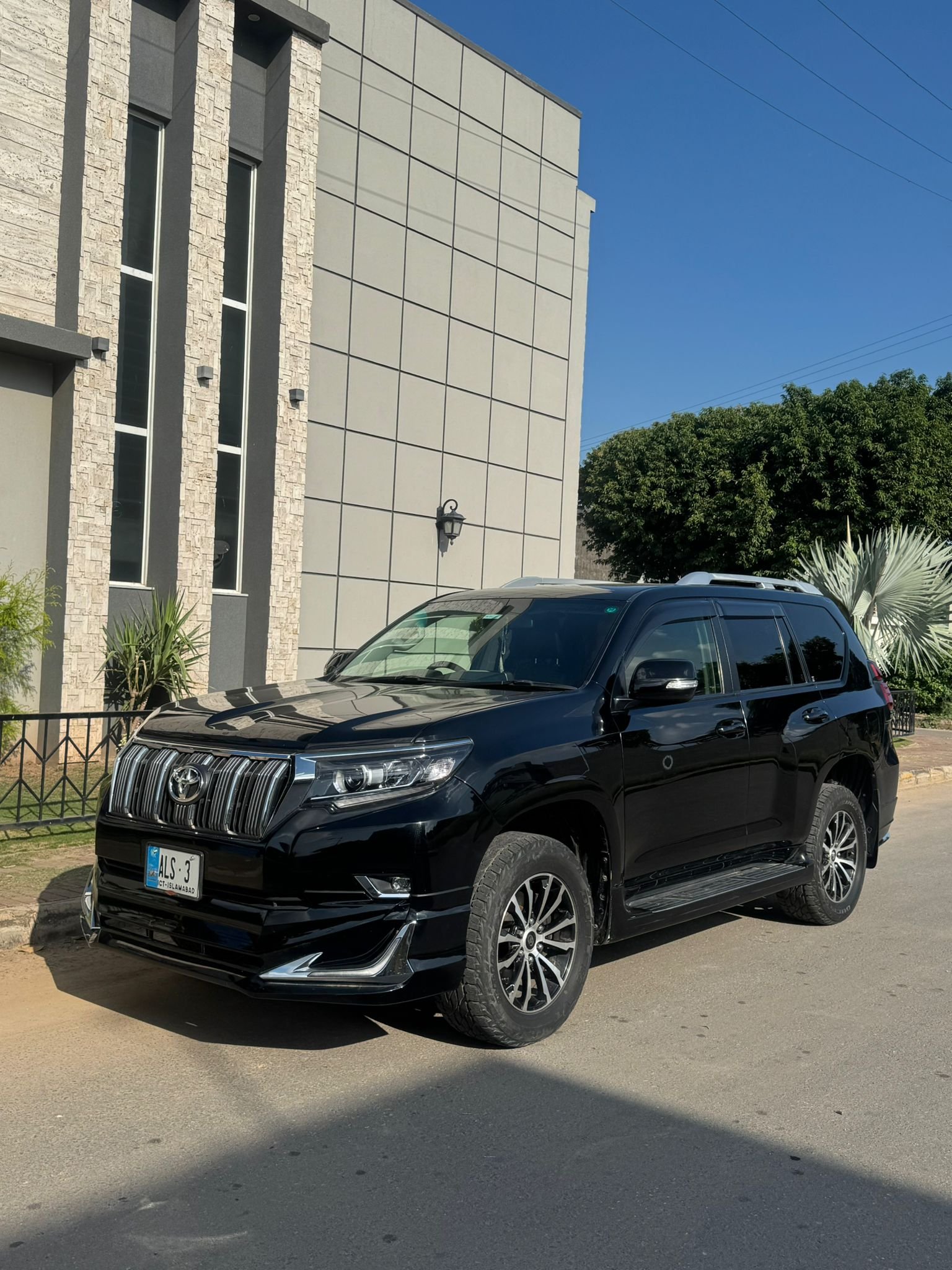Black Prado 2013 (facelifted to 2021)